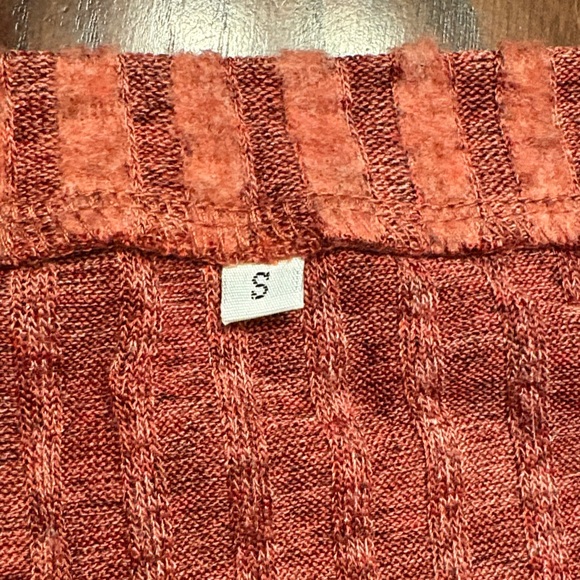 Women's Button-Detail Ribbed Top - Rust - Picture 5 of 7